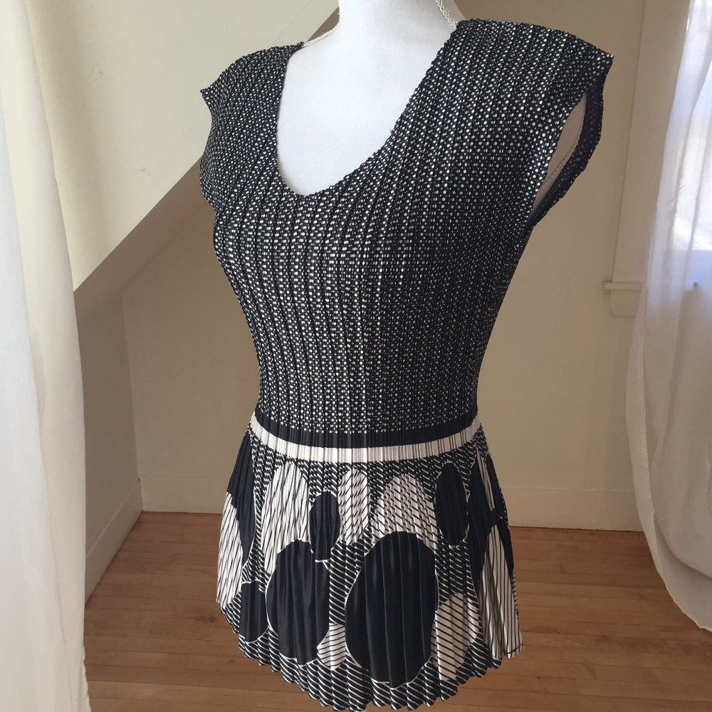 V neck cap sleeve top
